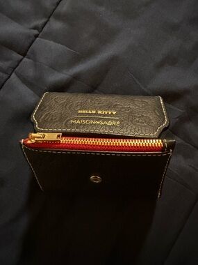 Maison de Sabre
Hello Kitty Leather Trifold Wallet